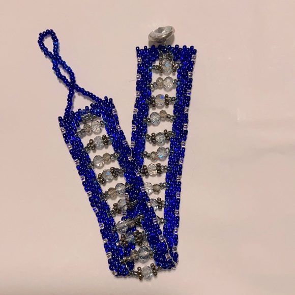 Handmade, blue and clear beaded bracelet - Picture 1 of 3